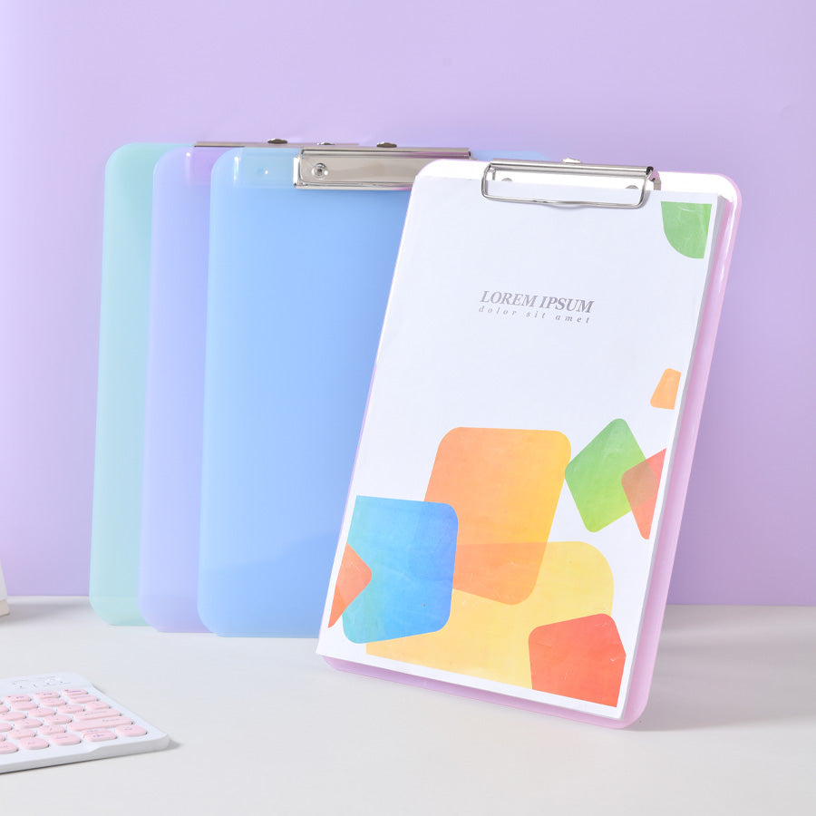 A4写字板4个装，写字板，塑料文件夹，适用于护理、学生、办公 4-pack A4 writing board, writing board, plastic folder, suitable for nursing, student, and office use