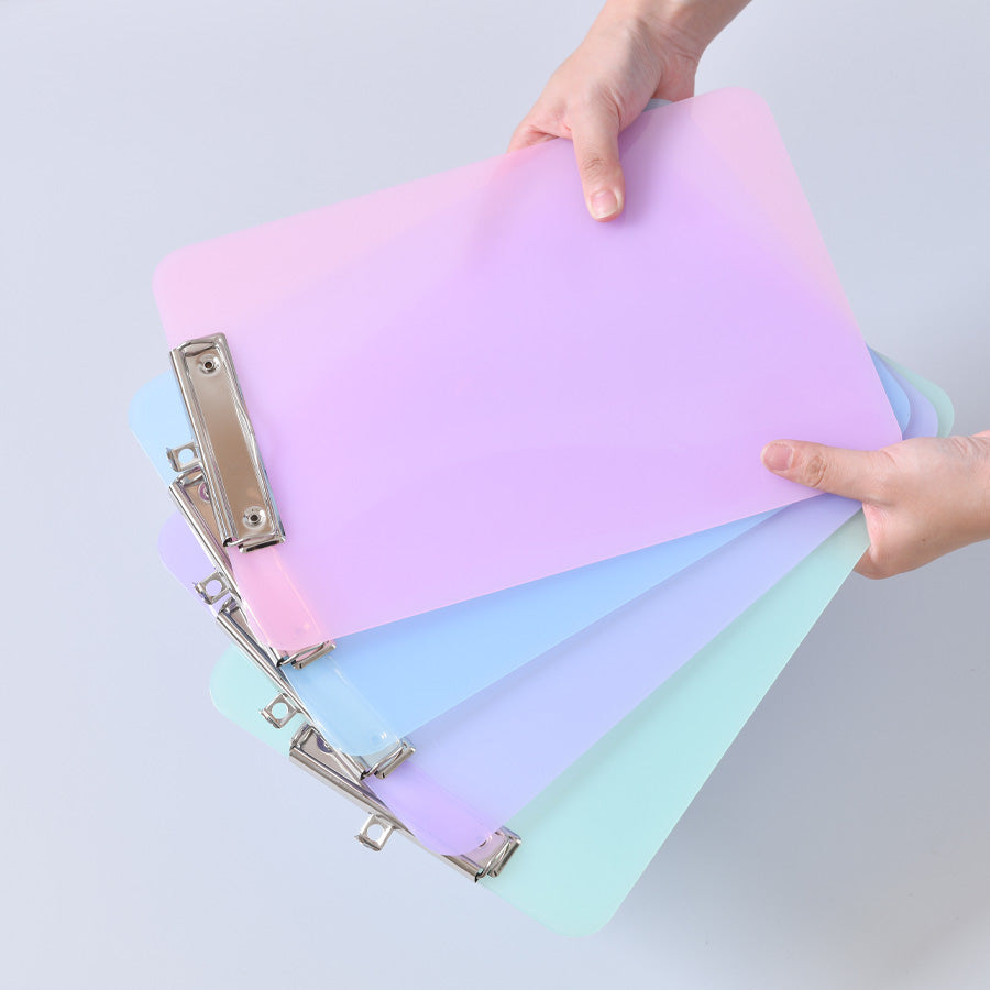 A4写字板4个装，写字板，塑料文件夹，适用于护理、学生、办公 4-pack A4 writing board, writing board, plastic folder, suitable for nursing, student, and office use